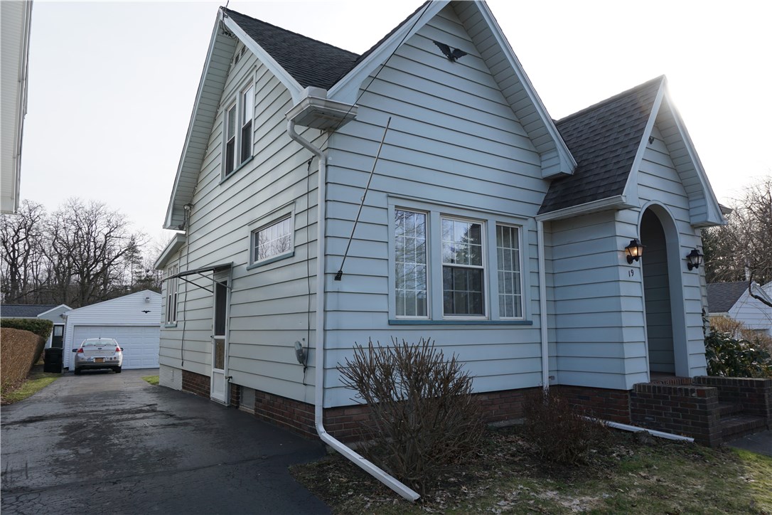 19 Dorking Road Brighton, NY 14610 - Photo 3 of 34