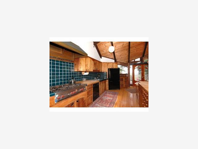 60 Highgate Road Scotts Valley, CA 95066 - Photo 4 of 9 a picture of a living room with a sink and a window