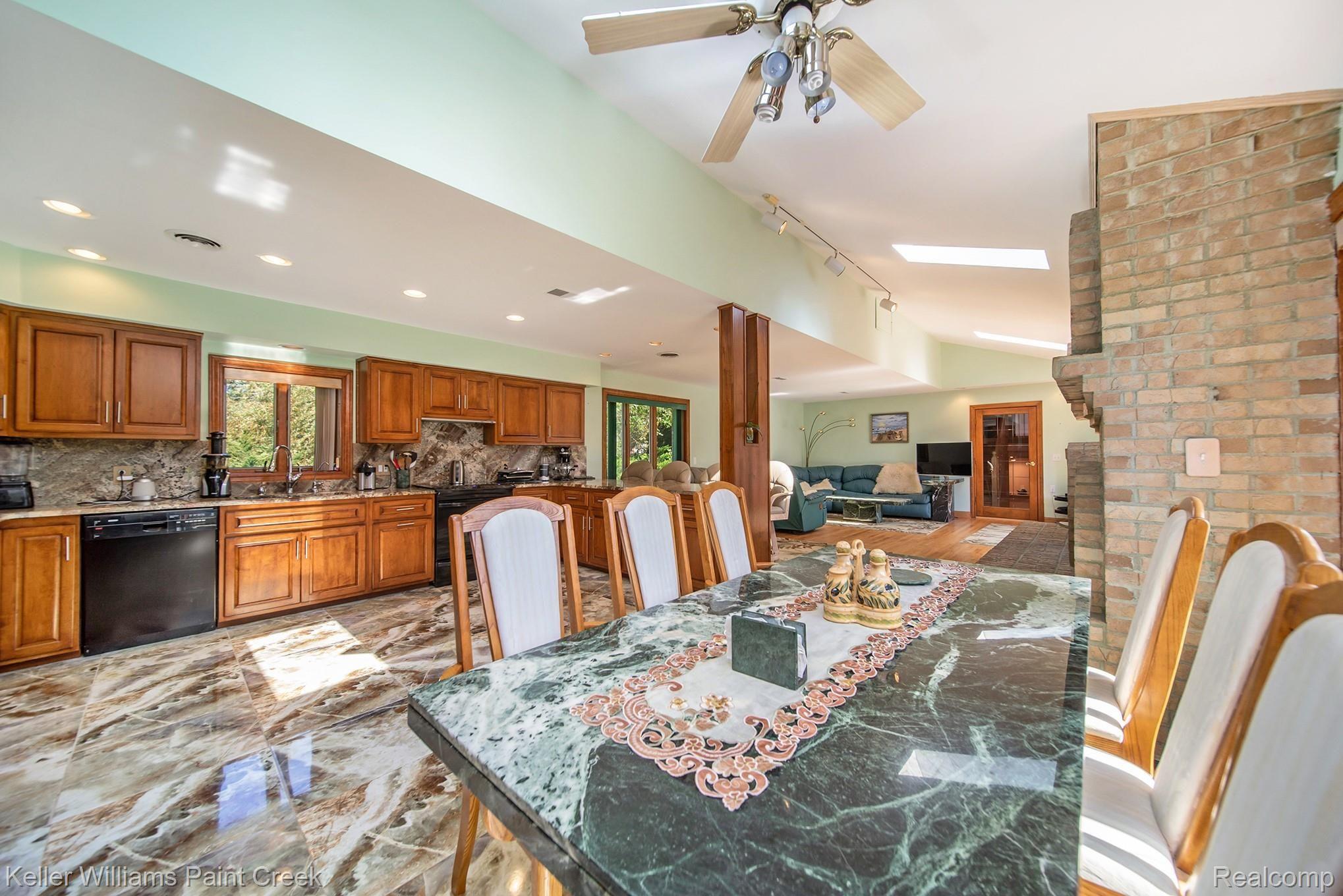 727 East Romeo Road Leonard, MI 48367 - Photo 15 of 27 727 Romeo_60.jpg
