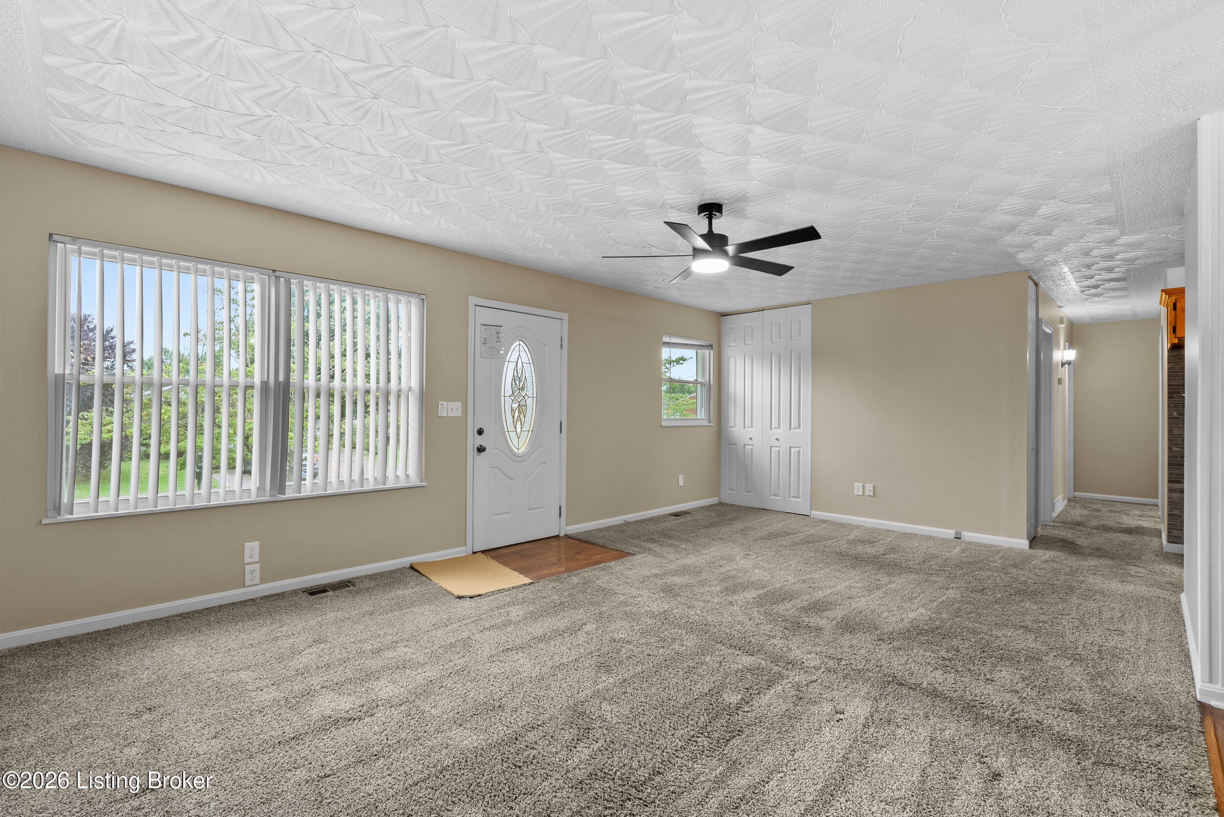 332 Glenview Road Louisville, KY 40229 - Photo 3 of 22 DSC07949