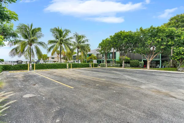 $699,000 | 98202 Windward Avenue, Unit CONDO W/ 30 FT BOAT SLIP, Key Largo, FL 33037