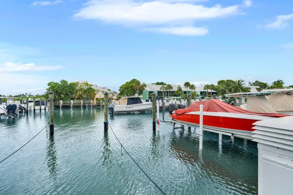 $699,000 | 98202 Windward Avenue, Unit CONDO W/ 30 FT BOAT SLIP, Key Largo, FL 33037