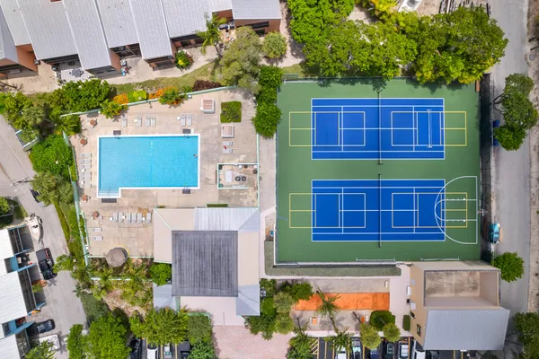 $699,000 | 98202 Windward Avenue, Unit CONDO W/ 30 FT BOAT SLIP, Key Largo, FL 33037