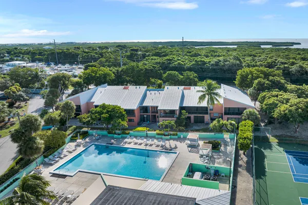 $699,000 | 98202 Windward Avenue, Unit CONDO W/ 30 FT BOAT SLIP, Key Largo, FL 33037