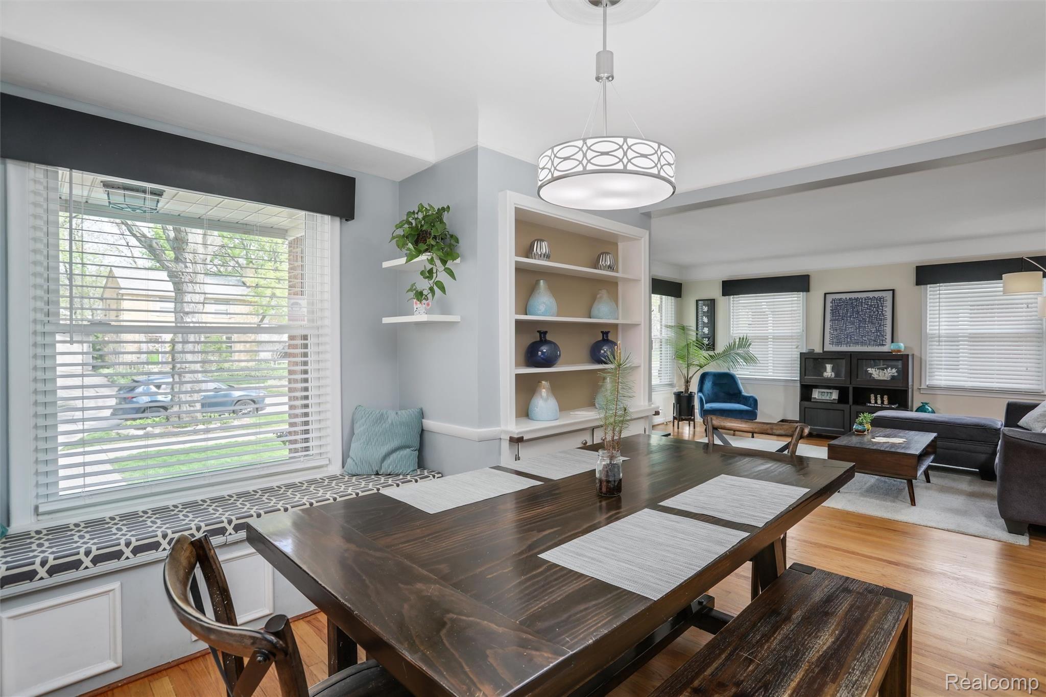 2825 Bamlet Road Royal Oak, MI 48073 - Photo 8 of 31 Window seat and built in cabinets