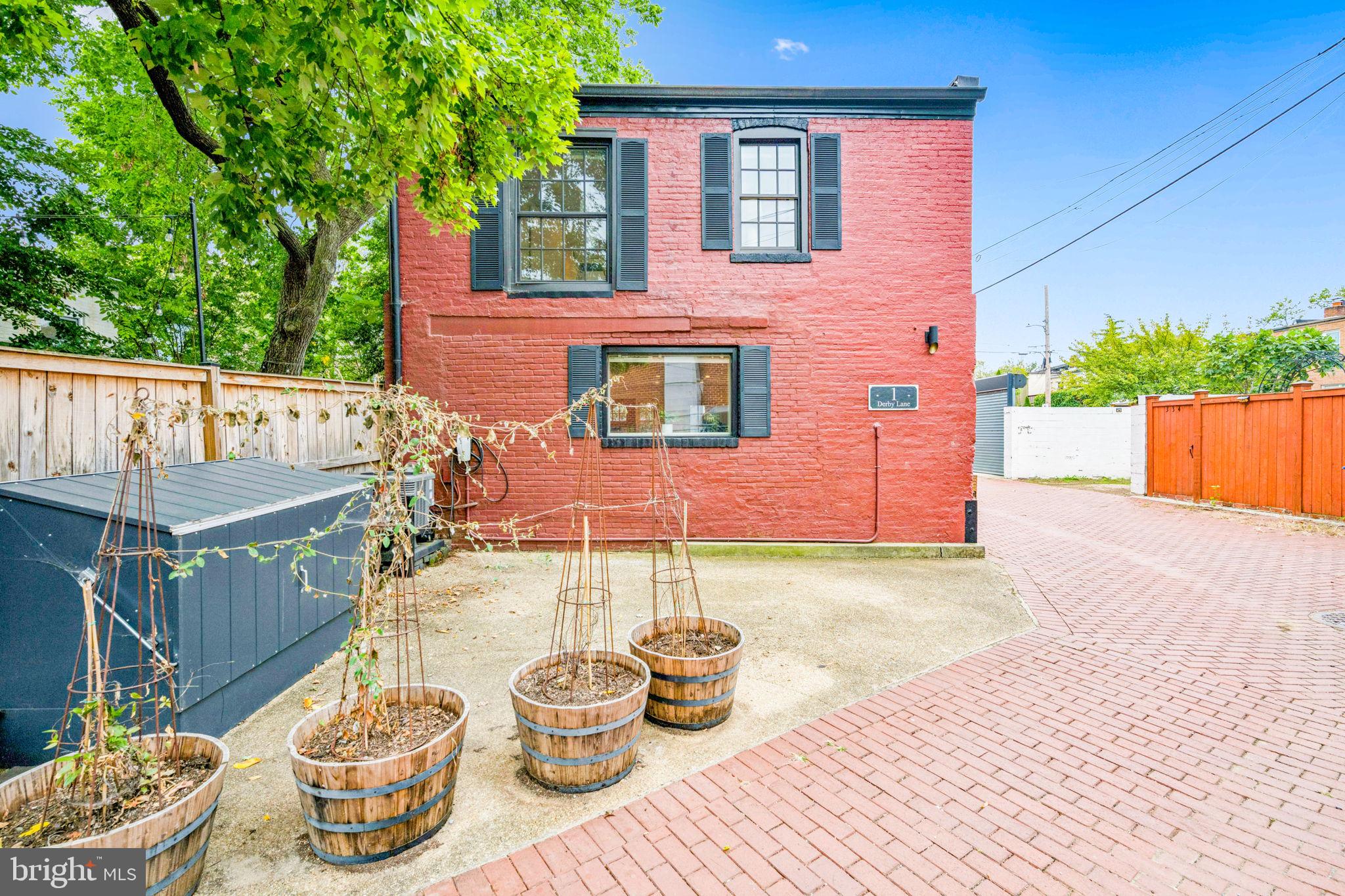 1 Derby Lane Washington, DC 20003 - Photo 31 of 33 a backyard of a house with table and chairs