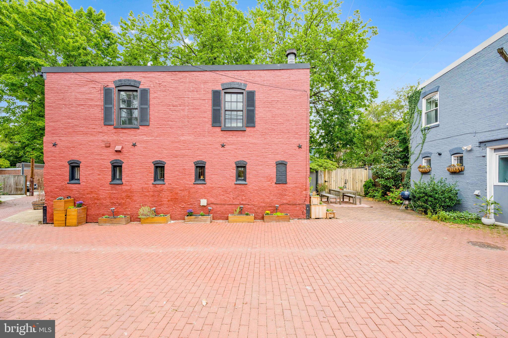 1 Derby Lane Washington, DC 20003 - Photo 32 of 33 a view of a house with a street