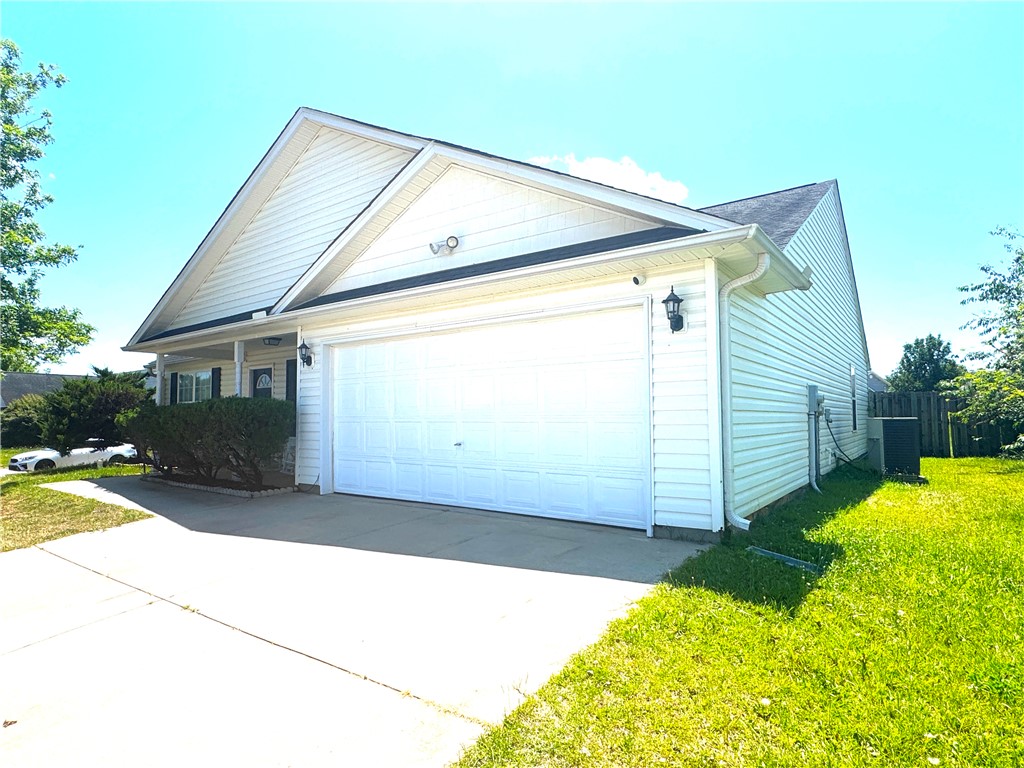 136 Strawberry Place Anderson, SC 29624 - Photo 2 of 21
