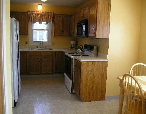 92 Quannacut Road, Unit 92 Westerly, RI 02891 - Photo 2 of 3 Kitchen.