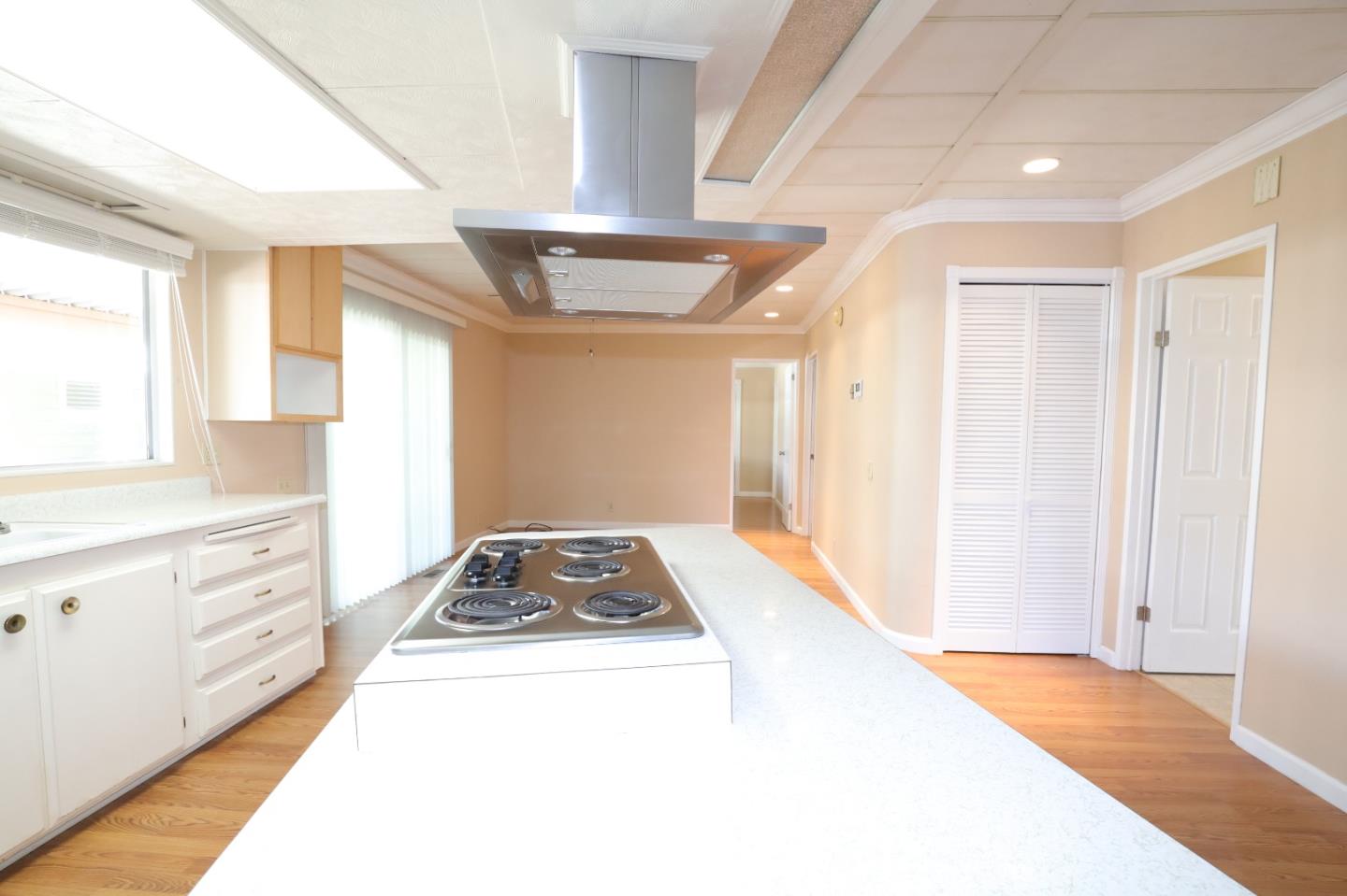 61 Quail Hollow Drive, Unit 61 San Jose, CA 95128 - Photo 13 of 36 a spacious bathroom with a tub sink and a window