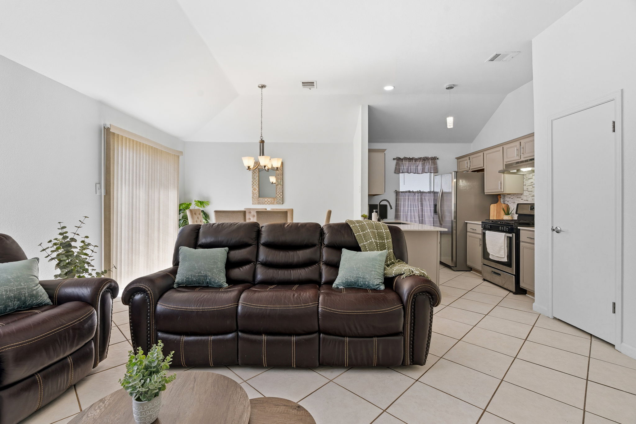 2403 Lendall Lane Austin, TX 78744 - Photo 7 of 23