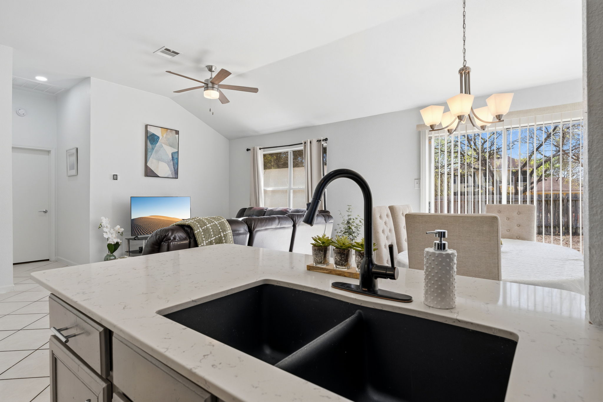 2403 Lendall Lane Austin, TX 78744 - Photo 10 of 23