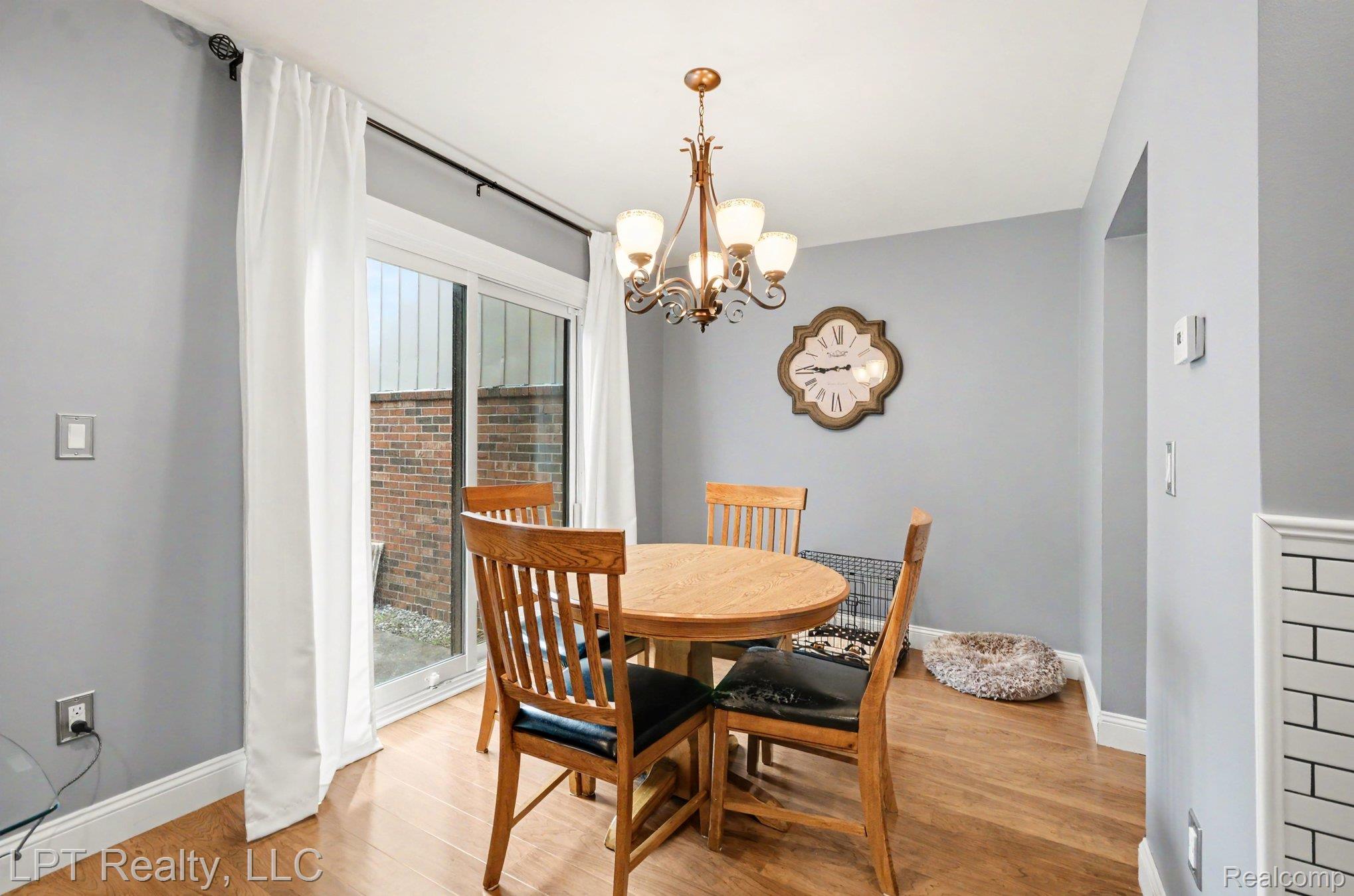 829 Langdon Court Rochester, MI 48307 - Photo 12 of 31 Dining area