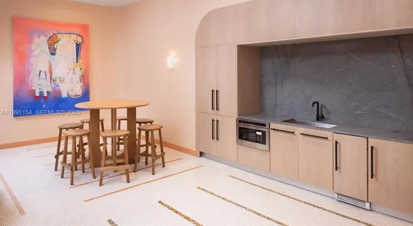 $2,536 | 11200 Biscayne Boulevard, Unit A1, Miami, FL 33181