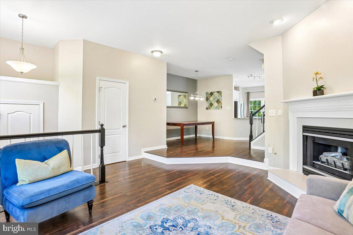 12029 Edgemere Circle Reston, VA 20190 - Photo 5 of 54 Gallery Image 5