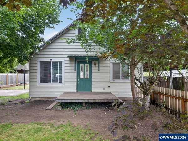 $325,000 | 1143 Redwood Street, Sweet Home, OR 97386