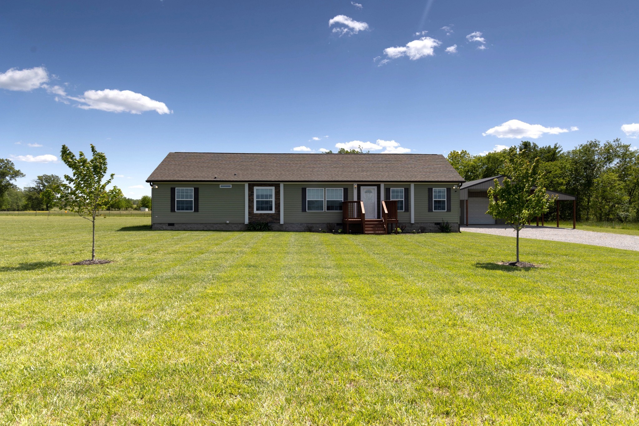 783 White Road Portland, TN 37148 - Photo 1 of 20 a front view of a house with a yard