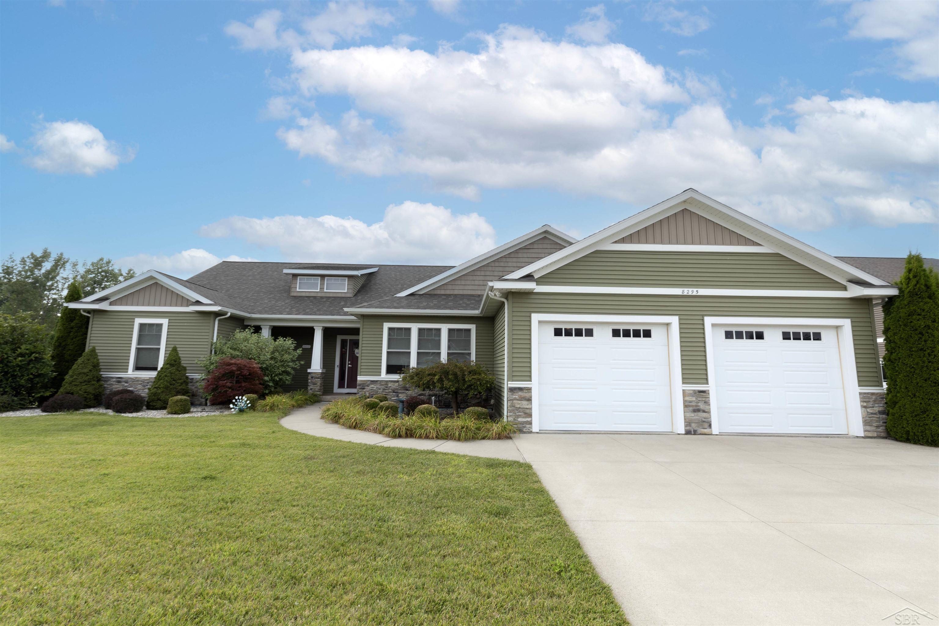 8295 Summer Ridge Court Freeland, MI 48623 - Photo 2 of 59 50152920-1064b371-d99e-46af-95f2-b84403f18c7a.JPG