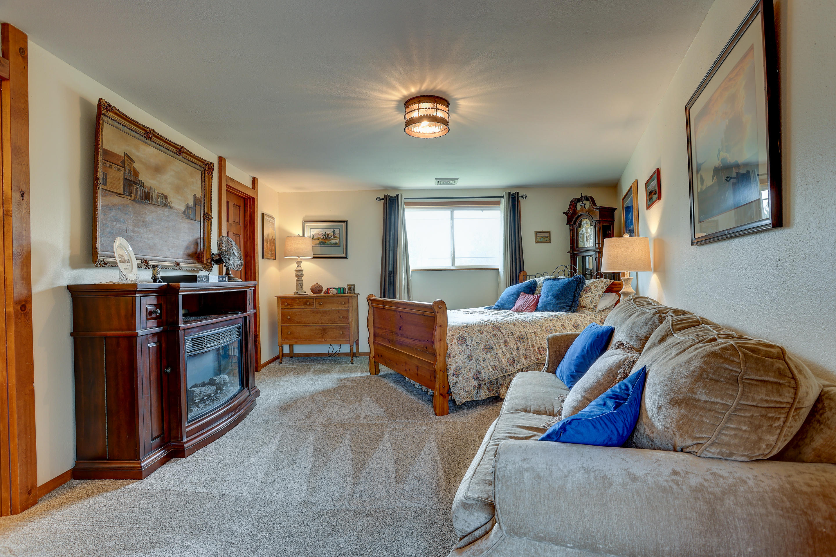 60875 Billadeau Road Bend, OR 97702 - Photo 26 of 42 a living room with furniture and a flat screen tv