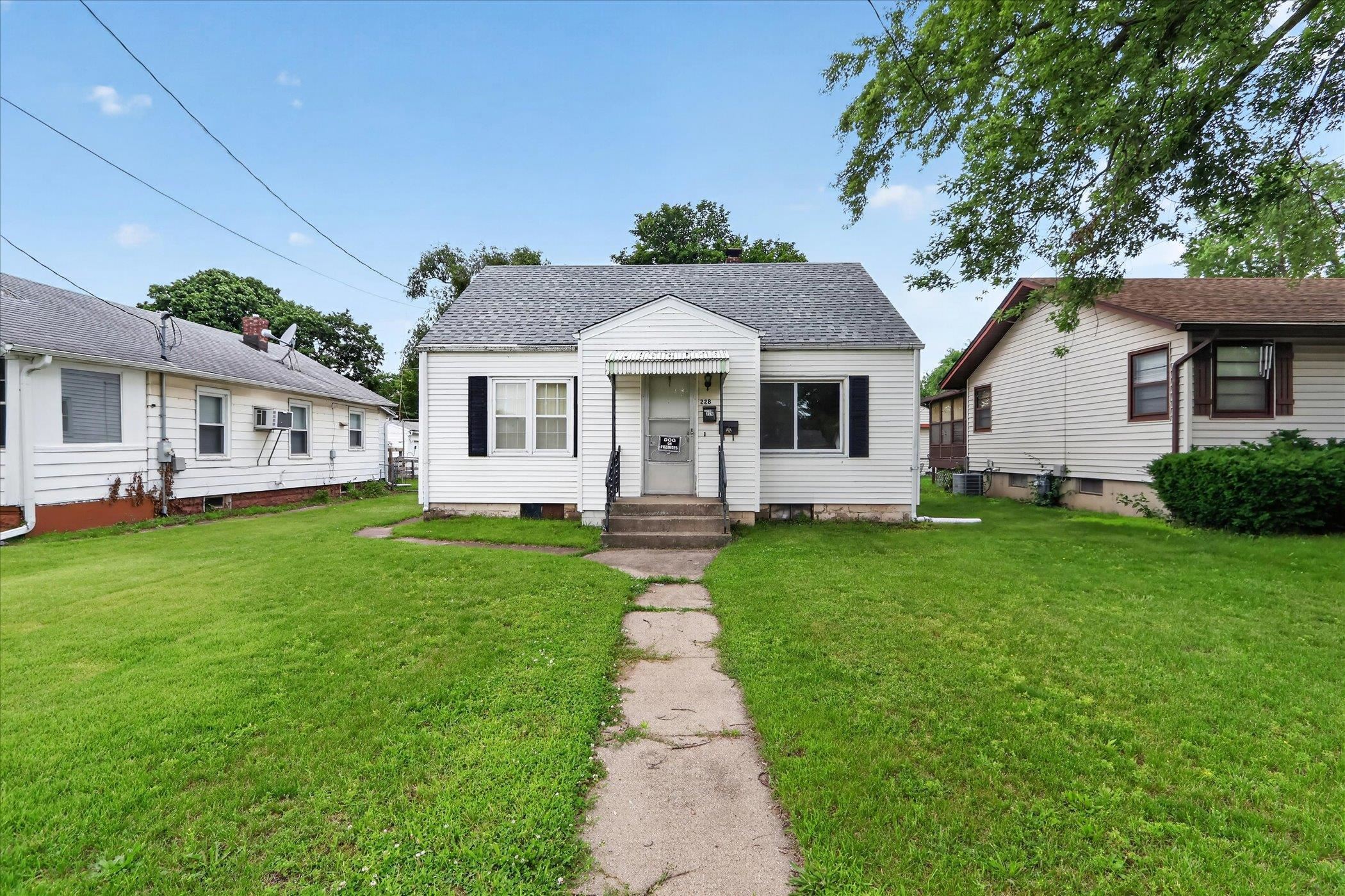 228 East Riverside Boulevard Loves Park, IL 61111 - Photo 3 of 45