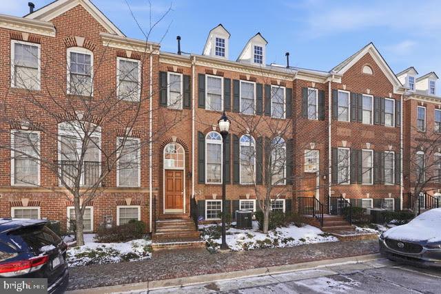 7976 Vigne Court Vienna, VA 22182 - Photo 2 of 46