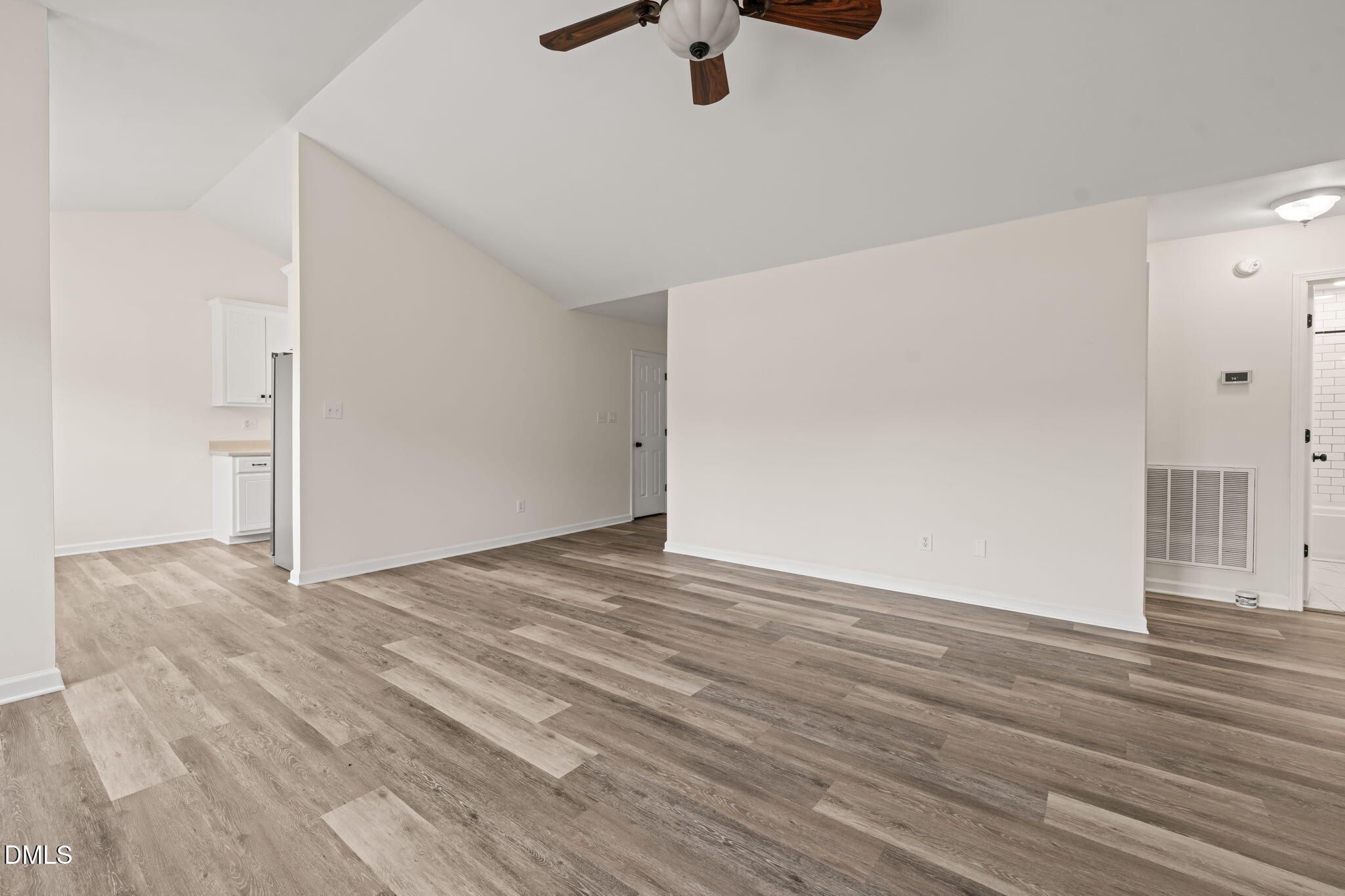 842 Campground Road Selma, NC 27576 - Photo 11 of 36 Living room (4)