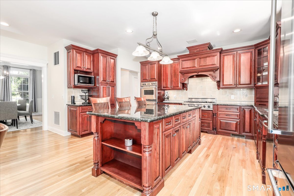 8 Rock Ridge Court New Fairfield, CT 06812 - Photo 12 of 39
