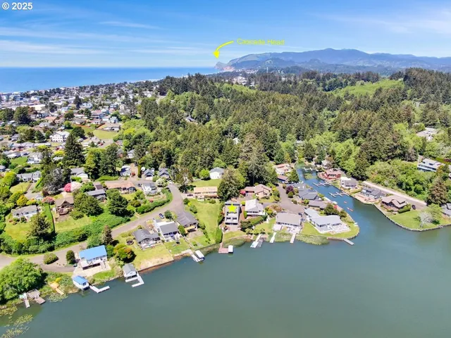 $1,091,000 | 2036 Northeast Lagoon Lane, Lincoln City, OR 97367