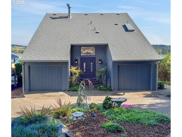 $1,091,000 | 2036 Northeast Lagoon Lane, Lincoln City, OR 97367