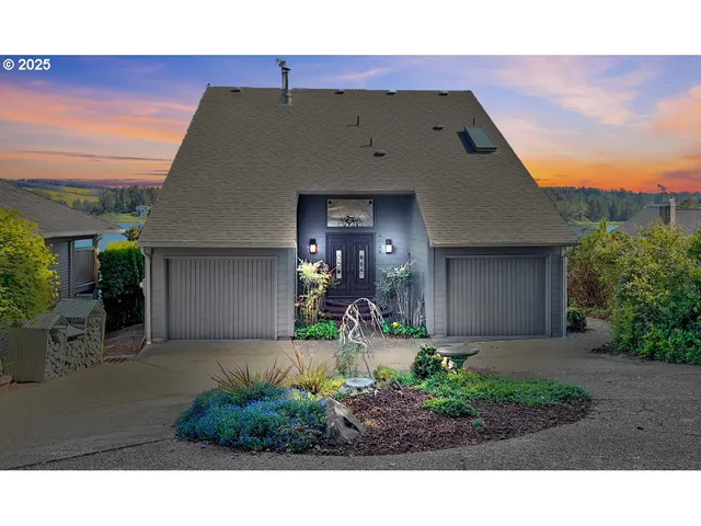 $1,091,000 | 2036 Northeast Lagoon Lane, Lincoln City, OR 97367