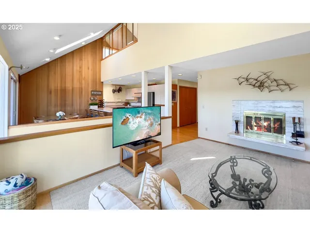 $1,091,000 | 2036 Northeast Lagoon Lane, Lincoln City, OR 97367