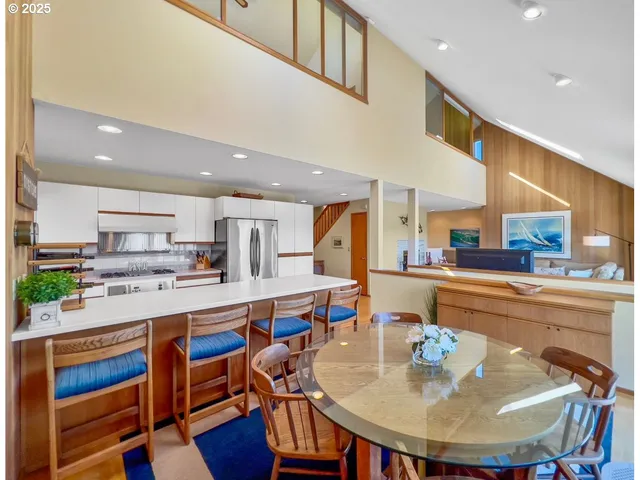 $1,091,000 | 2036 Northeast Lagoon Lane, Lincoln City, OR 97367