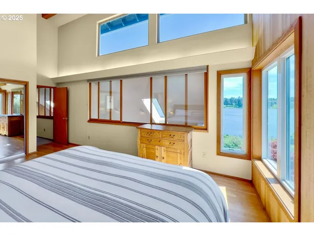 $1,091,000 | 2036 Northeast Lagoon Lane, Lincoln City, OR 97367