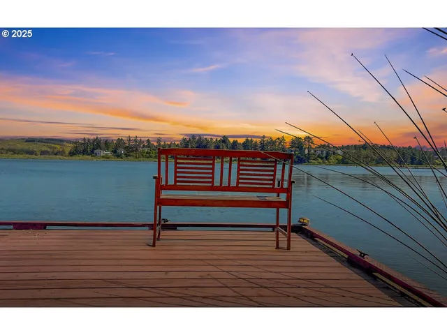 $1,091,000 | 2036 Northeast Lagoon Lane, Lincoln City, OR 97367