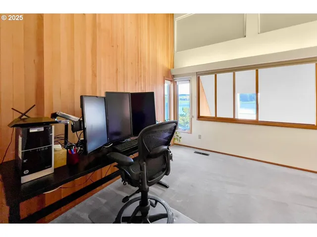 $1,091,000 | 2036 Northeast Lagoon Lane, Lincoln City, OR 97367