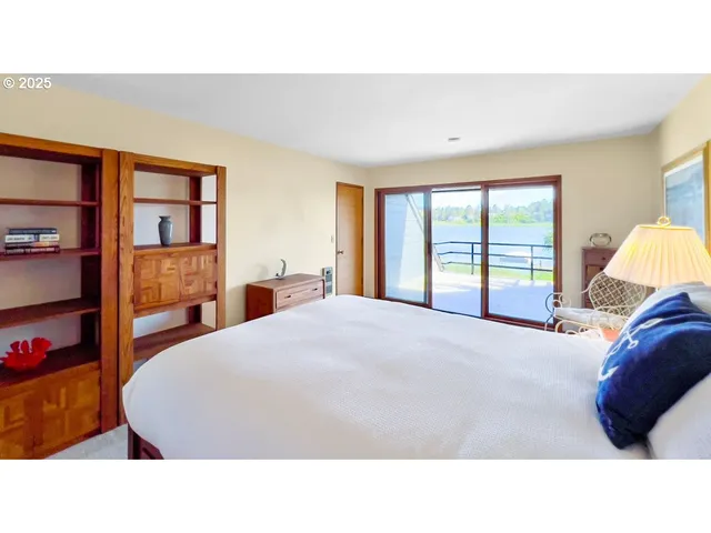 $1,091,000 | 2036 Northeast Lagoon Lane, Lincoln City, OR 97367