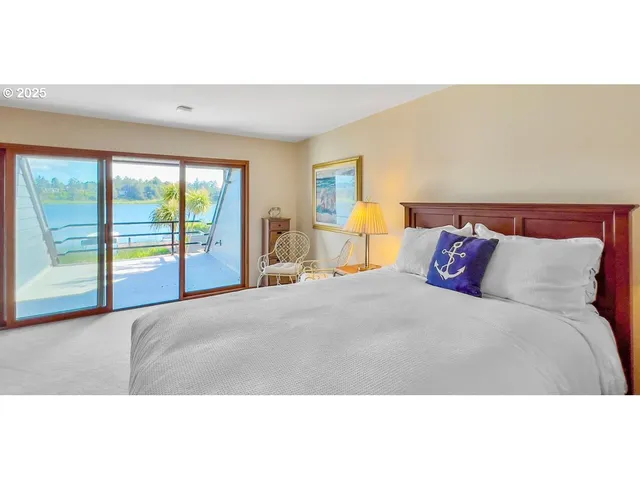 $1,091,000 | 2036 Northeast Lagoon Lane, Lincoln City, OR 97367