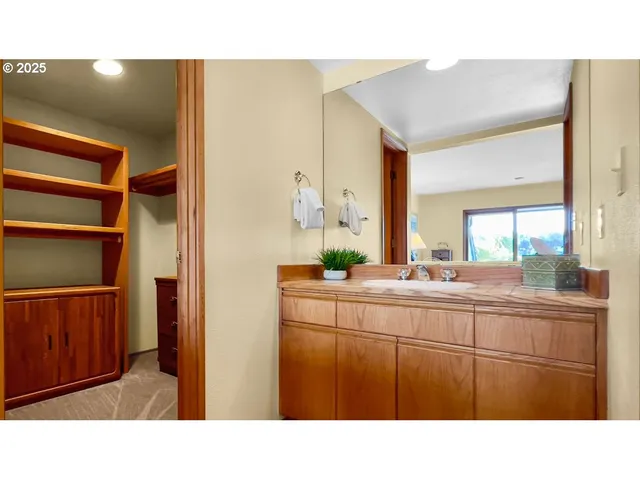 $1,091,000 | 2036 Northeast Lagoon Lane, Lincoln City, OR 97367