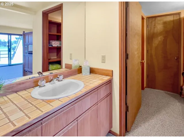 $1,091,000 | 2036 Northeast Lagoon Lane, Lincoln City, OR 97367