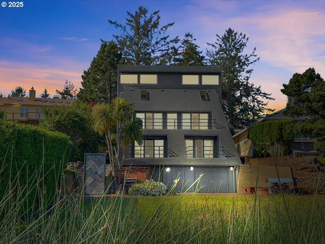 $1,091,000 | 2036 Northeast Lagoon Lane, Lincoln City, OR 97367