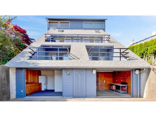 $1,091,000 | 2036 Northeast Lagoon Lane, Lincoln City, OR 97367