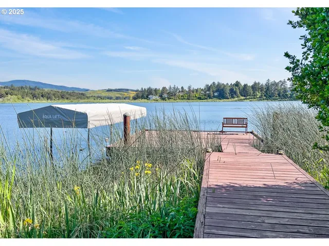 $1,091,000 | 2036 Northeast Lagoon Lane, Lincoln City, OR 97367