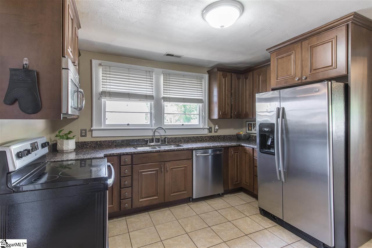 117 Ridgeway Drive Greenville, SC 29607 - Photo 8 of 22