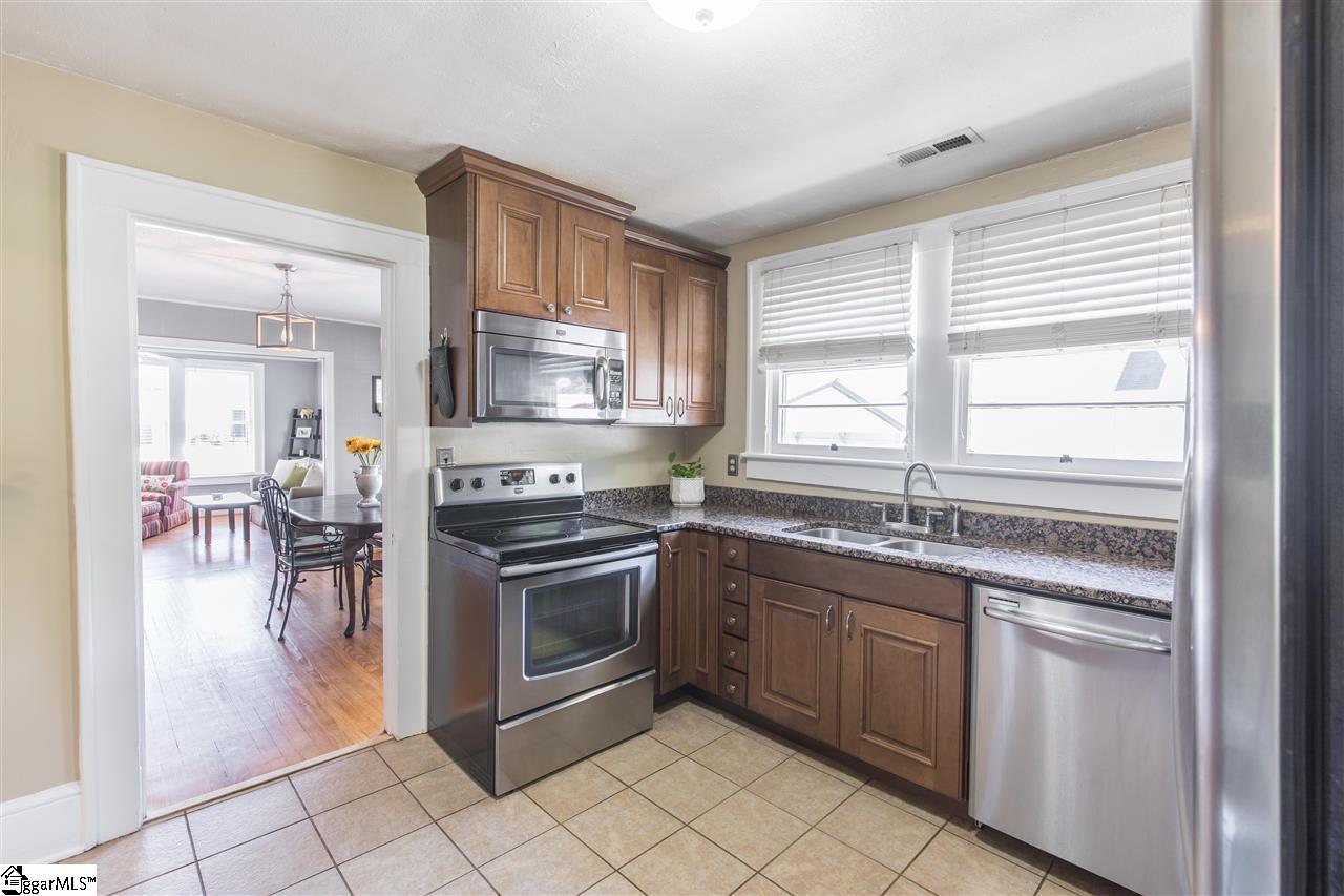 117 Ridgeway Drive Greenville, SC 29607 - Photo 9 of 22