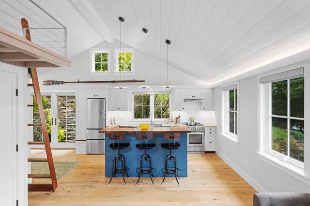 $2,300 | 65 Landing Road, Unit STUDIO, Higganum, CT 06441