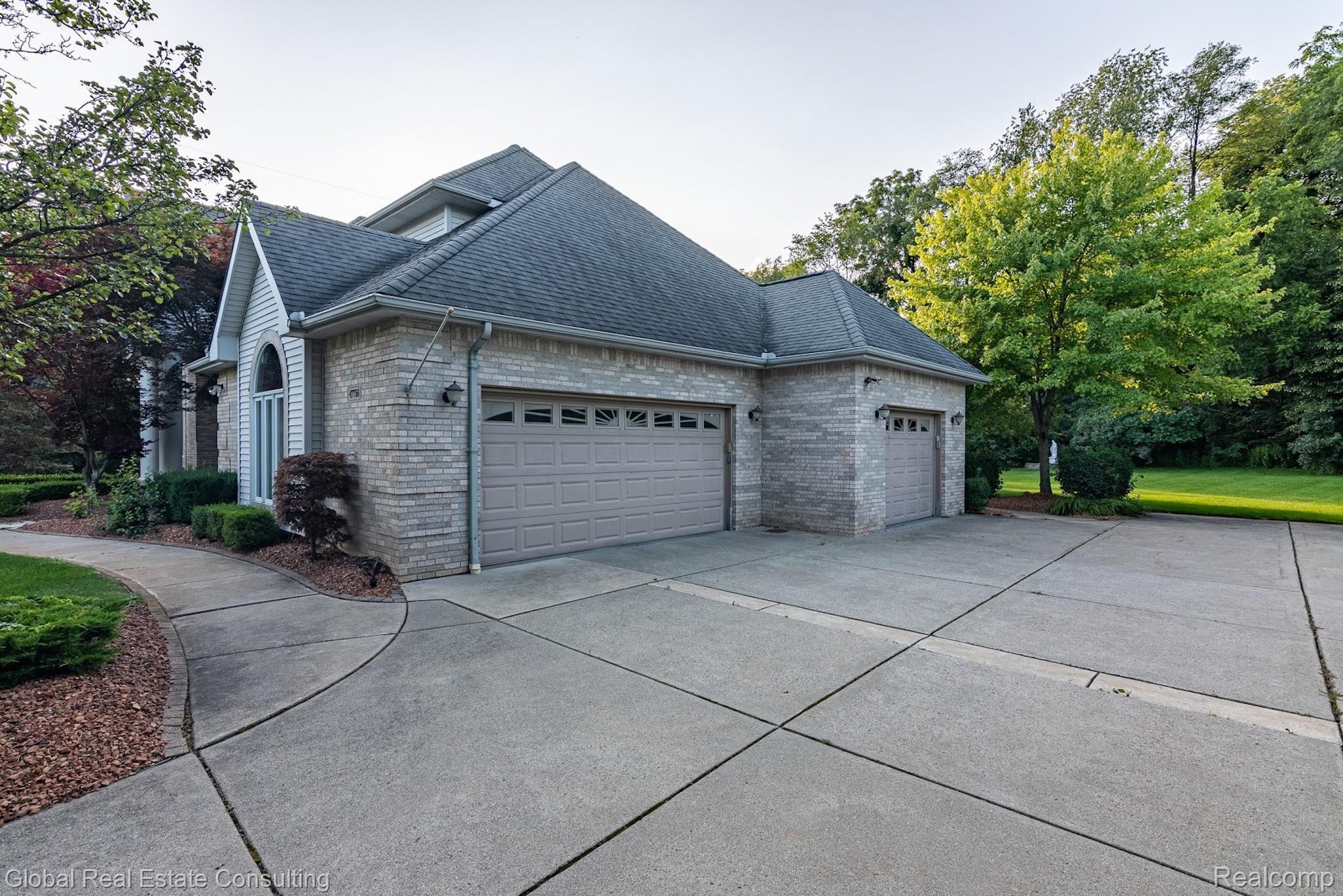 47756 Rochester Drive Novi, MI 48374 - Photo 49 of 62 IMG_1133.JPG