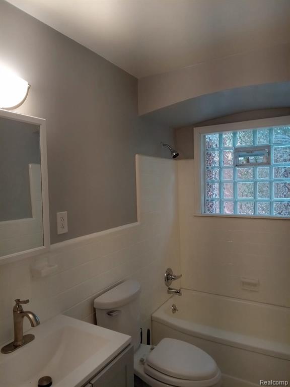 18466 Edinborough Road Detroit, MI 48219 - Photo 9 of 11