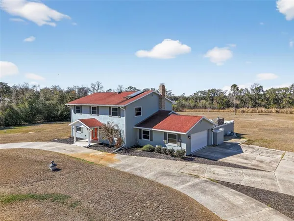 a view of a house with a backyard