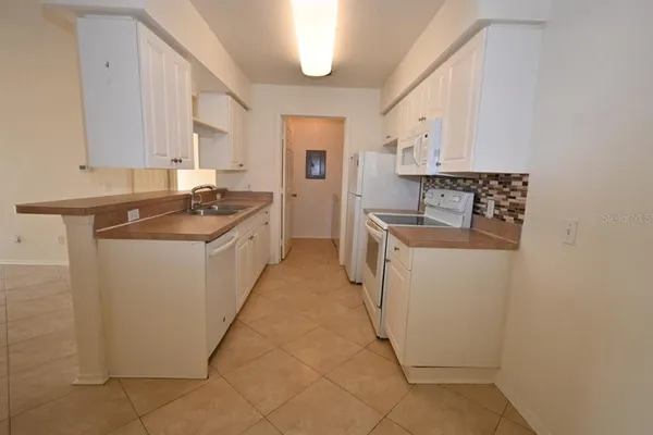 $1,500 | 36009 Deer Creek Drive, Unit 104, Zephyrhills, FL 33541