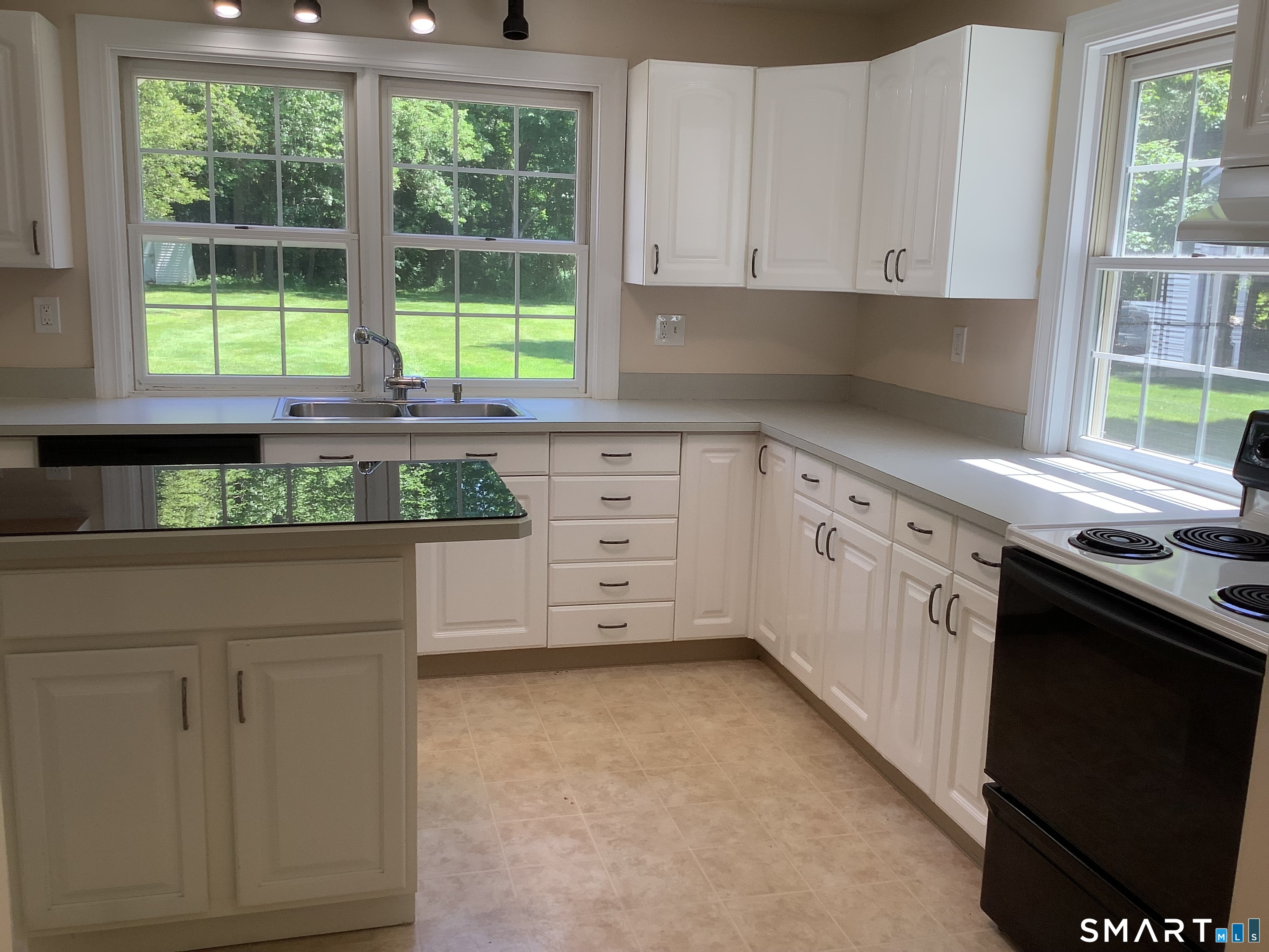 668 Huckleberry Hill Road Avon, CT 06001 - Photo 7 of 20